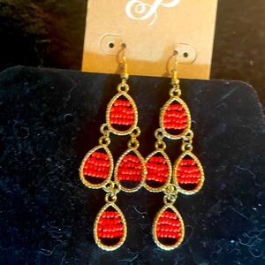 PRICE JUST DROPPED on these Vintage Plunder Posse earrings
A great ♥️day Gift!!